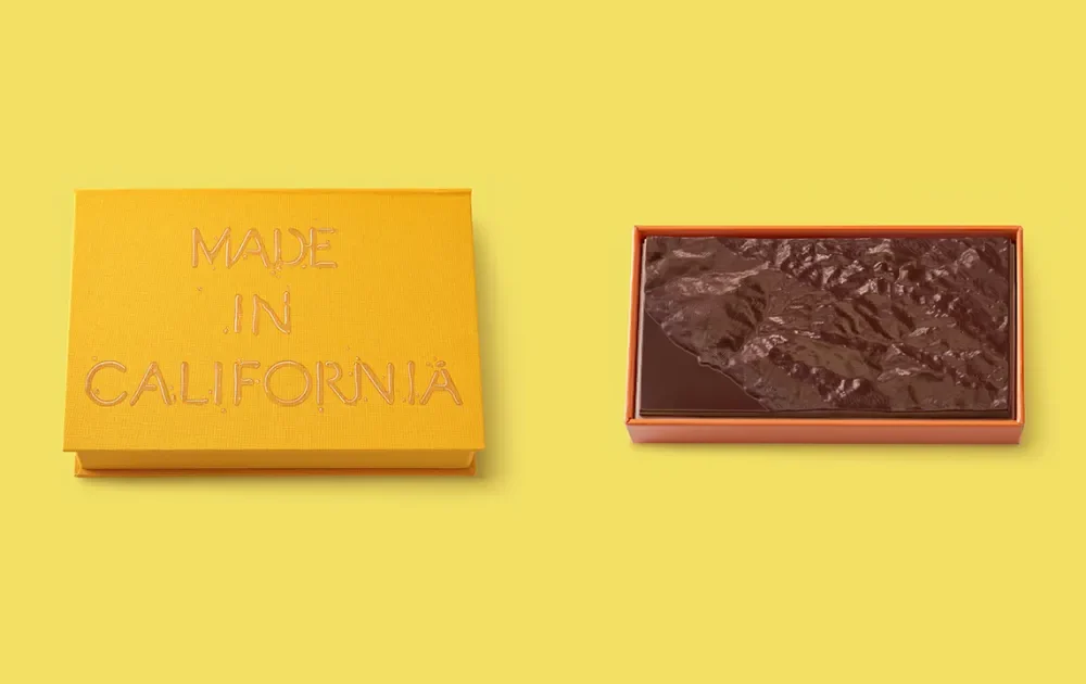 エド・ルシェ代表作《メイド・イン・カリフォルニア》がチョコレートに