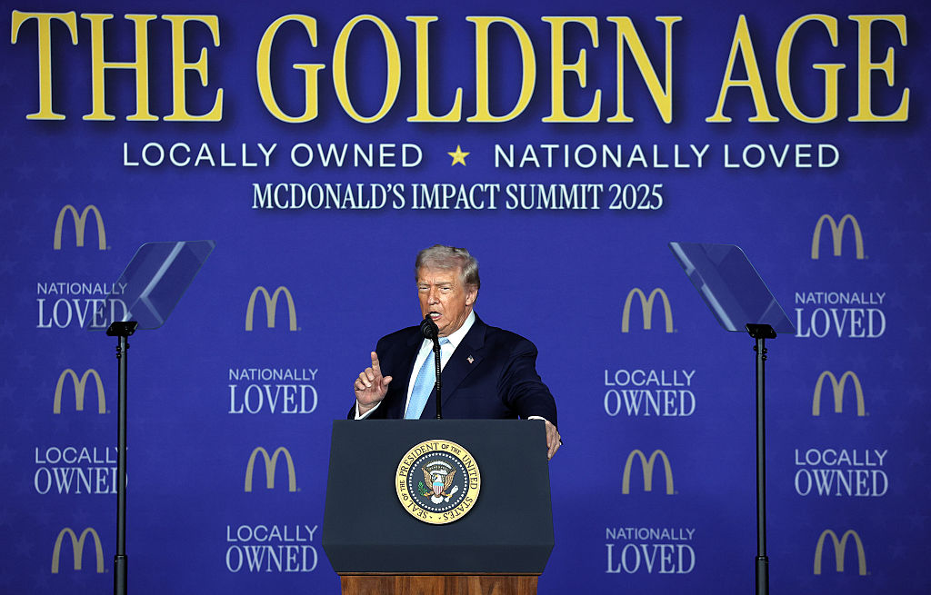 2025年11月、マクドナルド・インパクトサミットに登壇したトランプ大統領。マクドナルドが主催するこのサミットでは、人材・コミュニティ支援、サステナビリティに関する同社の方針が発表される。Photo: Win McNamee/Getty Images
