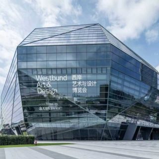 今年、ウェストバンド・アート＆デザインの会場となったコンベンションセンター。Photo: Courtesy West Bund Art & Design Fair