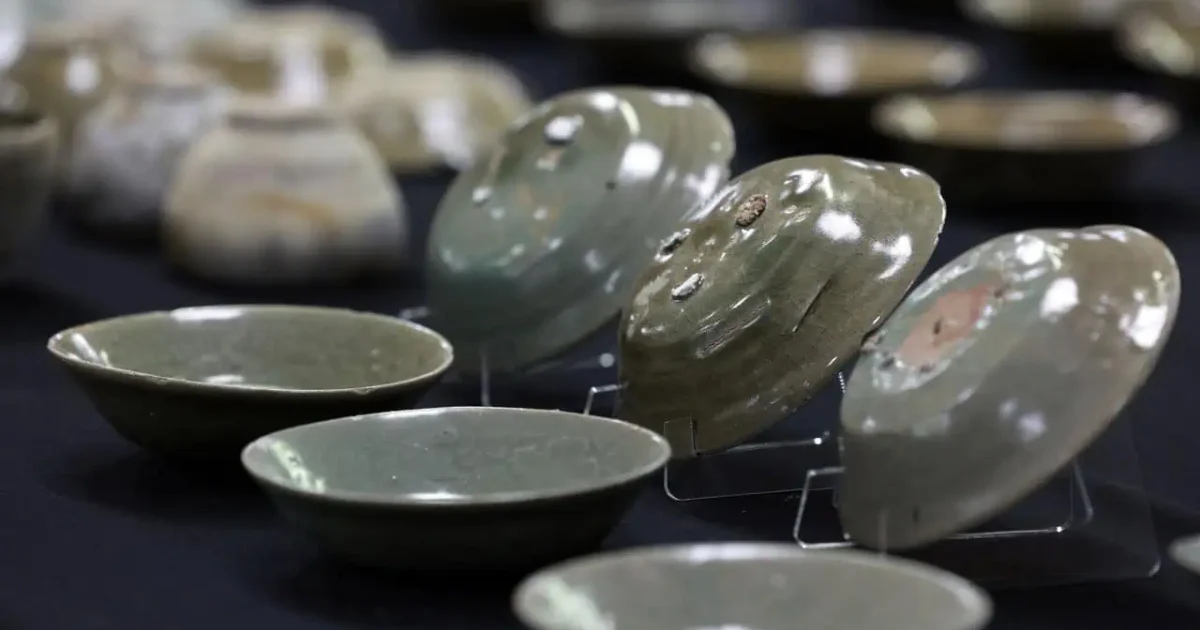 約900年前の「無傷の朝鮮青磁」87点が海底から出現！ 韓国沖の「特殊な