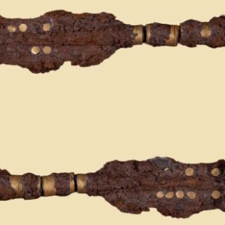 2800年前の黄金に輝く鉄槍が2本も出土！ デンマーク最古の鉄器が語る