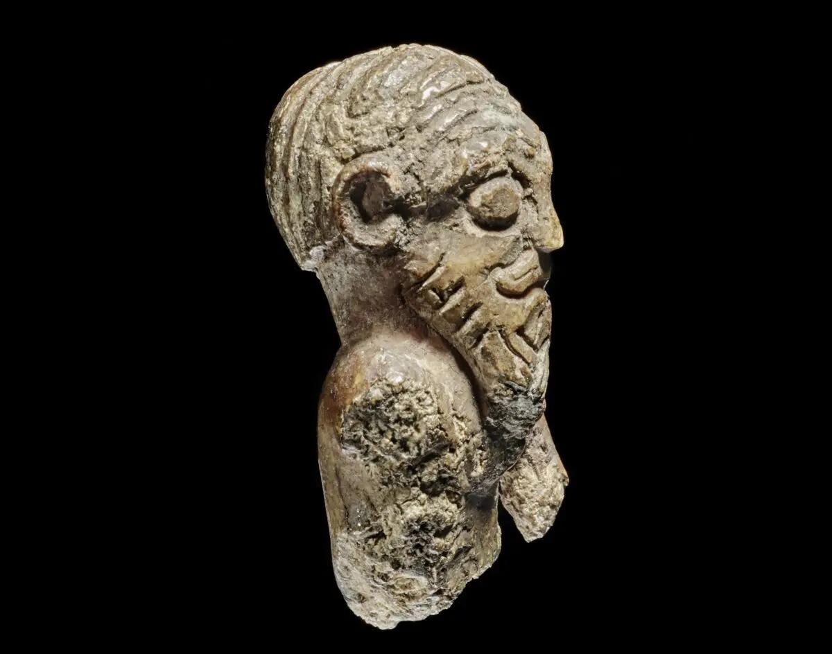 新たに調査が行われた、デンマーク国立博物館所蔵のバイキング時代のゲーム駒。Photo: Courtesy the National Museum of Denmark.