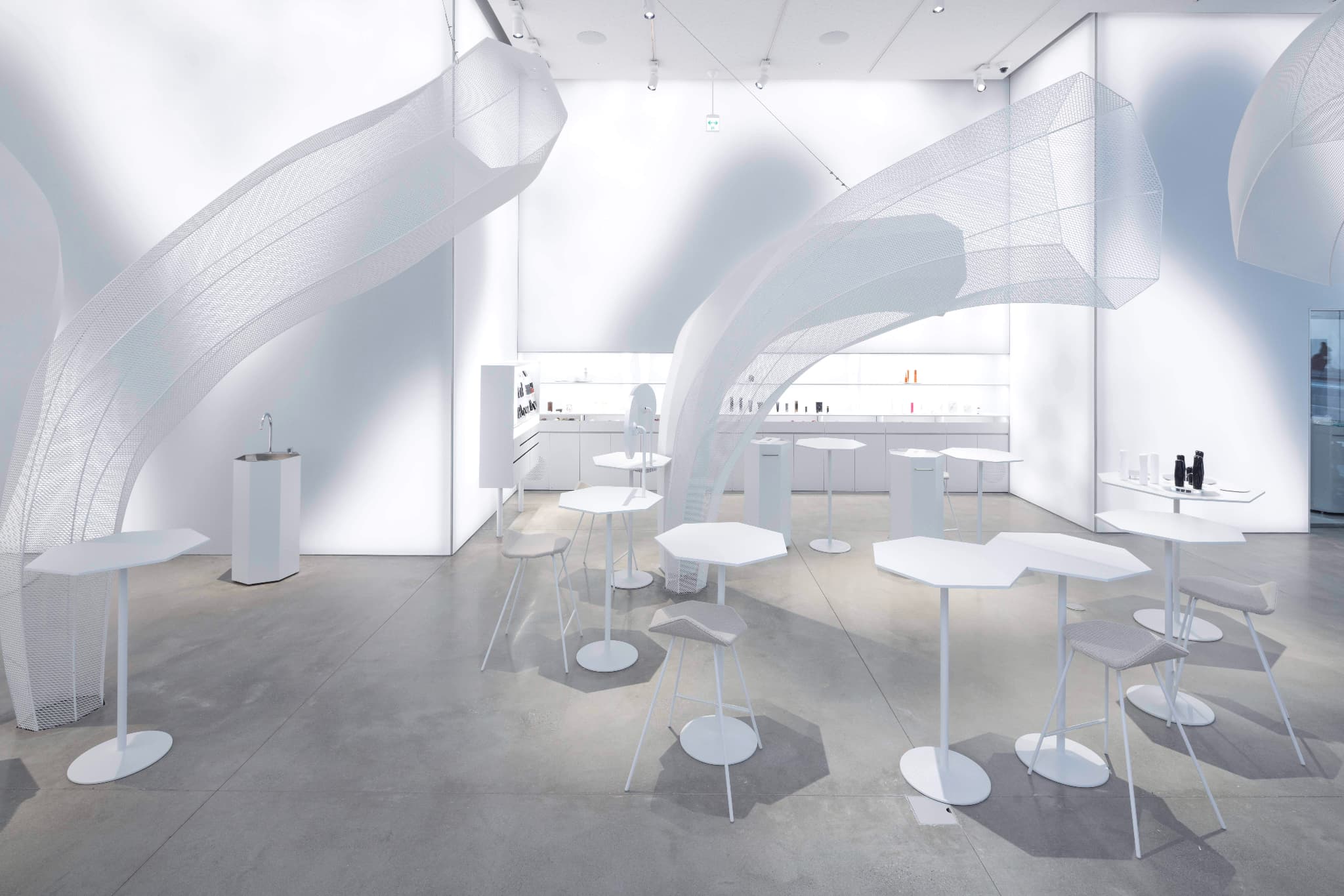 POLA GINZA1階 Photo: Kenshu Shintsubo