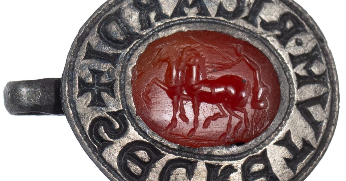 古代ギリシャ 石製 大玉印章『歩く鳥とラテン文字』ドーム型シール 印材 提げ物 Medieval-seal-with-Roman-