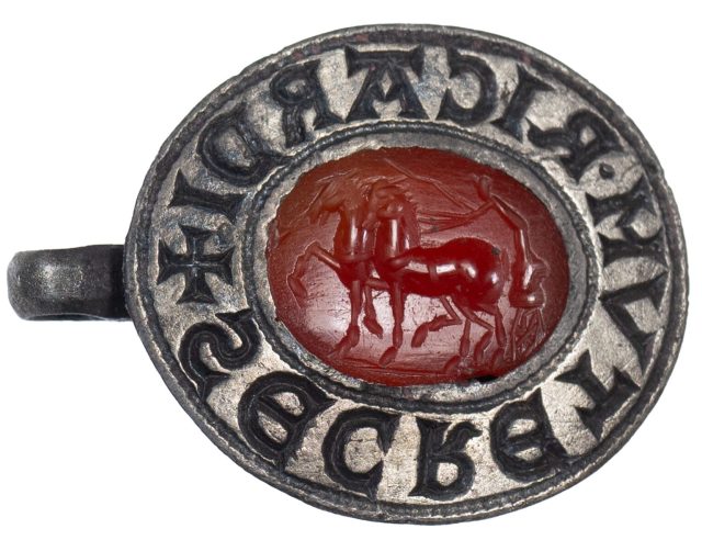 H*I様 象 刻印あり 小物入れ 金属製 工芸品 アンティーク 素材不明 中古品 Medieval-seal-with-Roman-