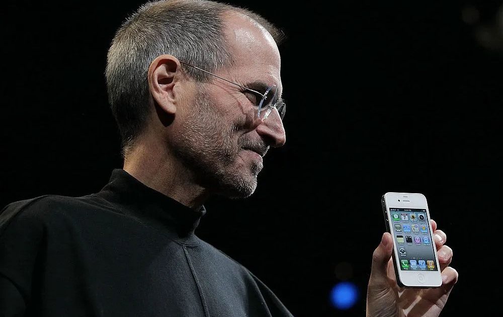 アップル初期製品やジョブズ遺品のオークションが実施中──署名入り