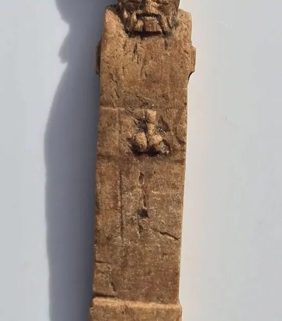 勃起した男根彫像は「豊穣」「保護」の象徴だった？ 紀元前5世紀の尖筆