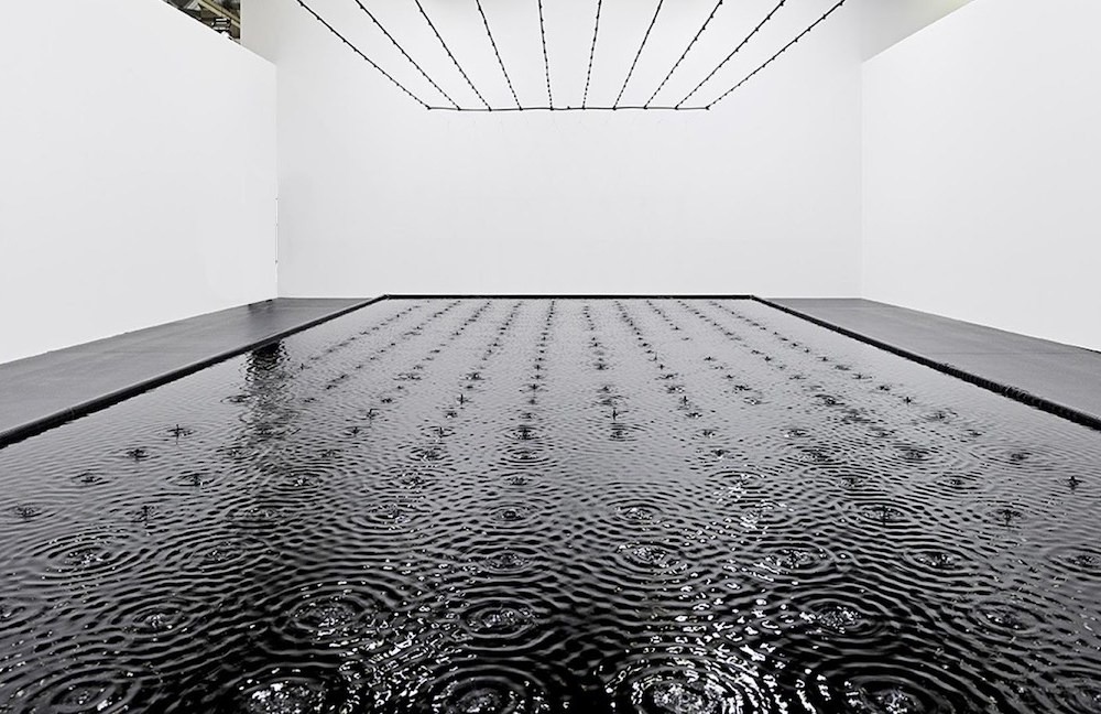 ベル=シミオン・ファイナルが手がけた《Rose of Nothingness》の黒い水のプール（写真は過去のバージョン）。Photo: Mark Niedermann