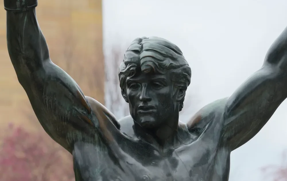 映画『ロッキー』の元祖像、名シーンが撮影された階段頂上へ移設決定