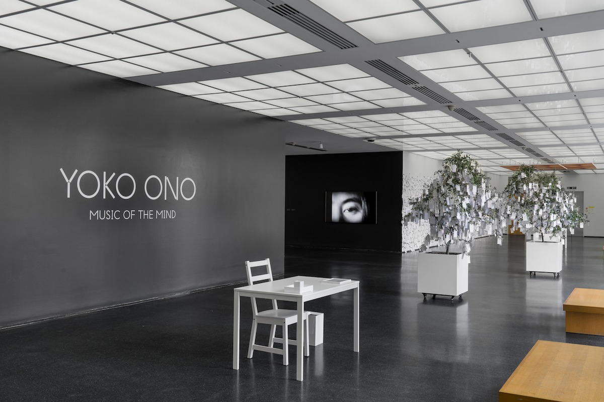 シカゴ現代美術館のオノ・ヨーコ回顧展は、彼女の「拒絶の美学」を浮き彫りにしている。Photo: Bob