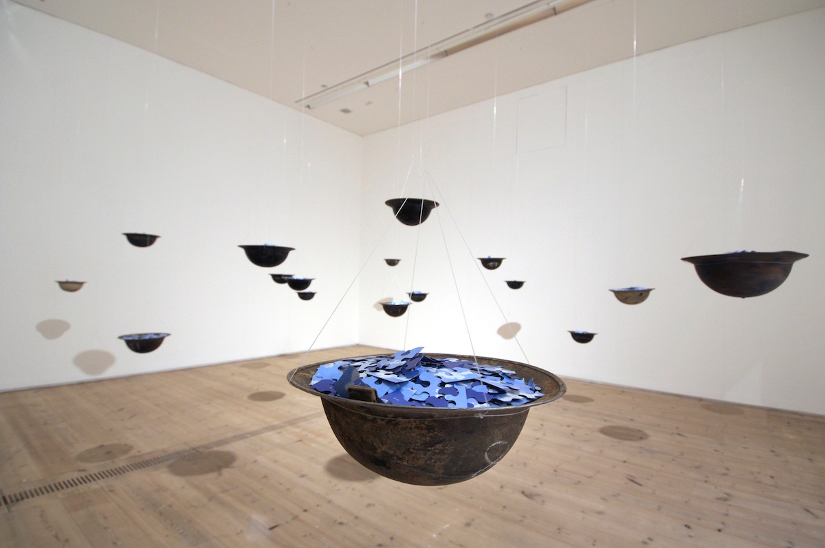 オノ・ヨーコ《Helmets (Pieces of Sky)》(2021) Photo: ©Baltic Centre for Contemporary Art