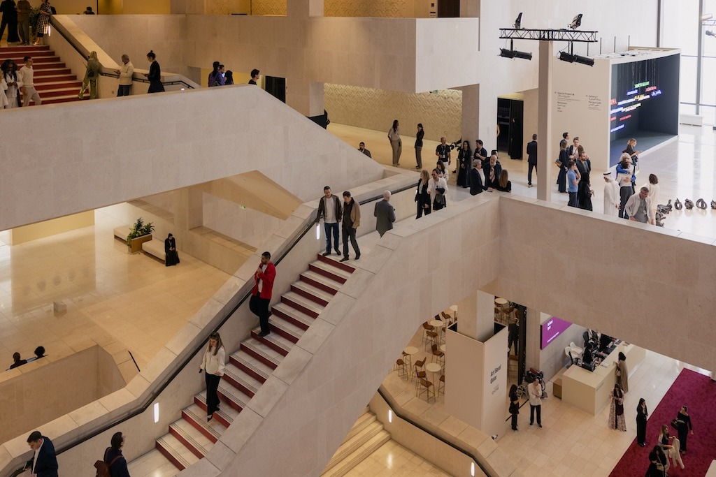M7で開かれたアート・バーゼル・カタールの会場風景。Photo: Courtesy Art Basel. Ismail Noor of Seeing Things Stu