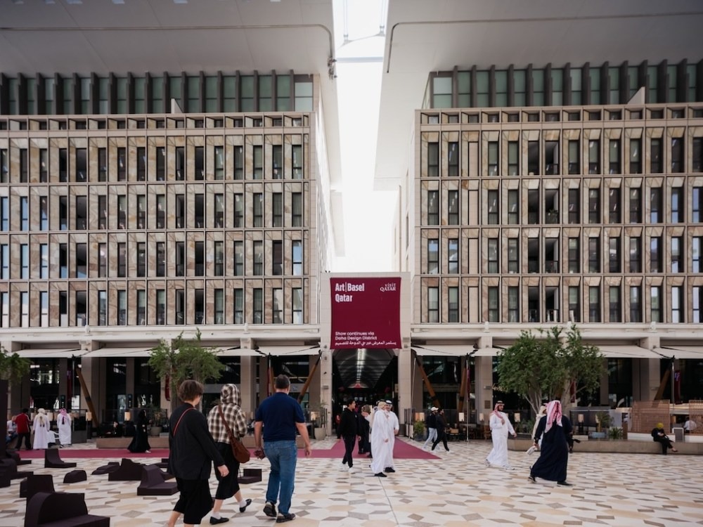 アート・バーゼル・カタール2026の会場入り口。Photo: Courtesy Art Basel