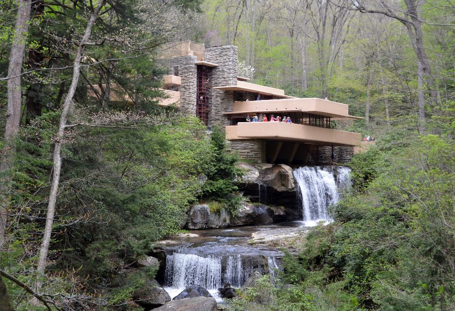 フランク・ロイド・ライトの傑作「落水荘」、11億円の大規模修復が完了へ──「不確かな未来」に対応