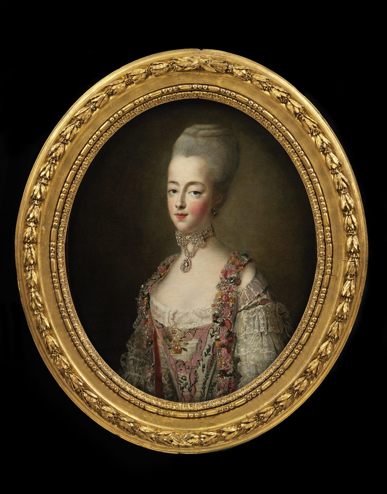 《コートドレスのマリー・アントワネット》</strong>フランソワ゠ユベール・ドルーエ（画）　1773年　油彩、カンヴァス　63.5 × 52.0 cm ヴィクトリア＆アルバート博物館蔵 © Victoria and Albert Museum, London