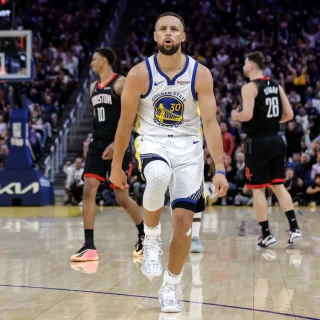 NBAステフィン・カリーのスニーカー70足超がオークションへ──収益は