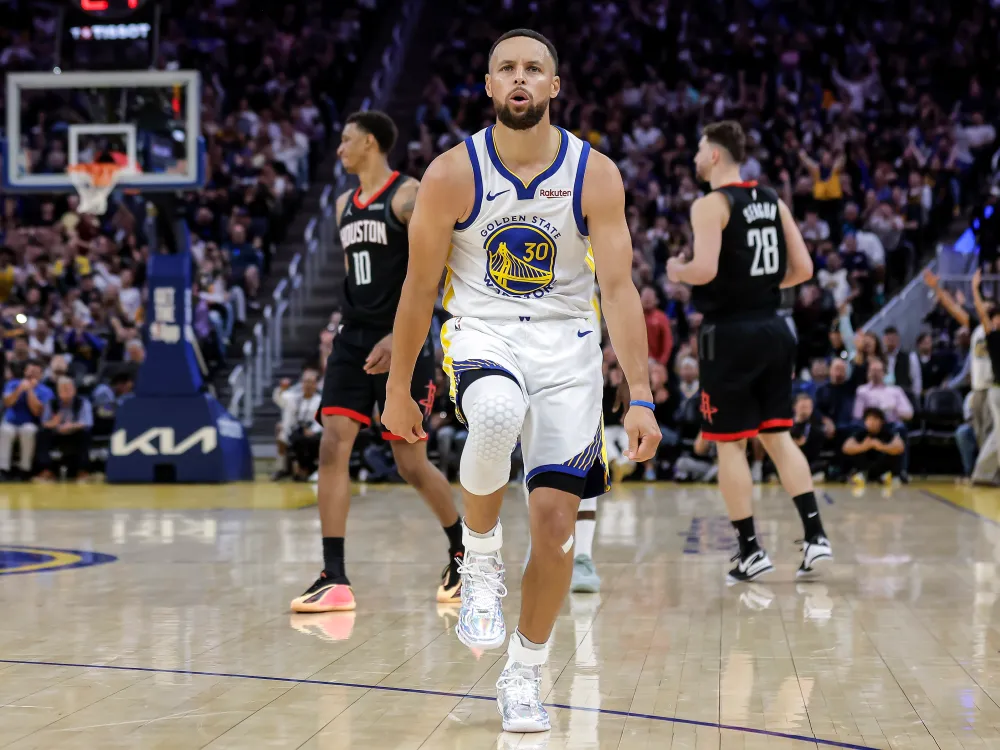 ゴールパフォーマンスをするステフィン・カリー。Photo: San Francisco Chronicle via Getty Images