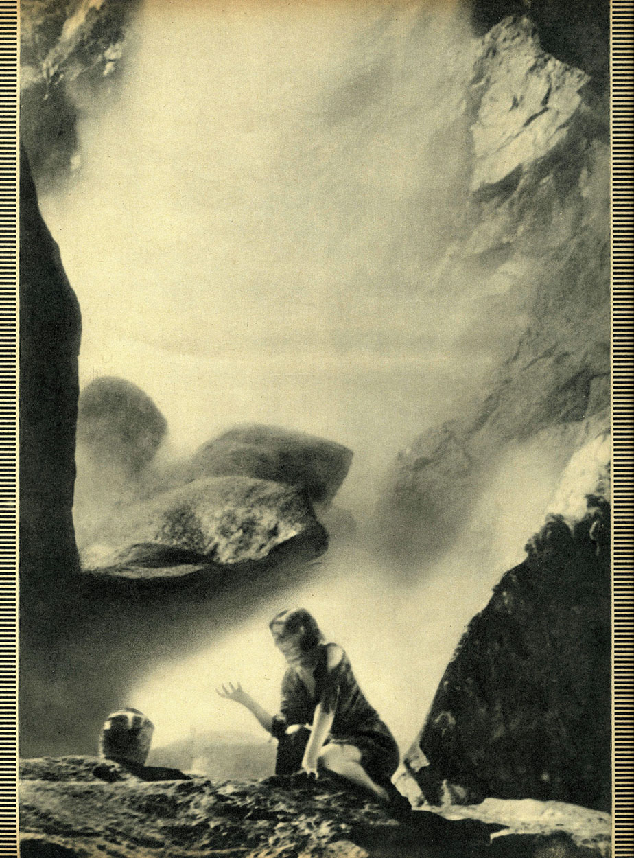 ドイツ映画『青の光』(1932)の宣伝プログラムより。Photo: Courtesy Masheter Movie Archive Via Alamy