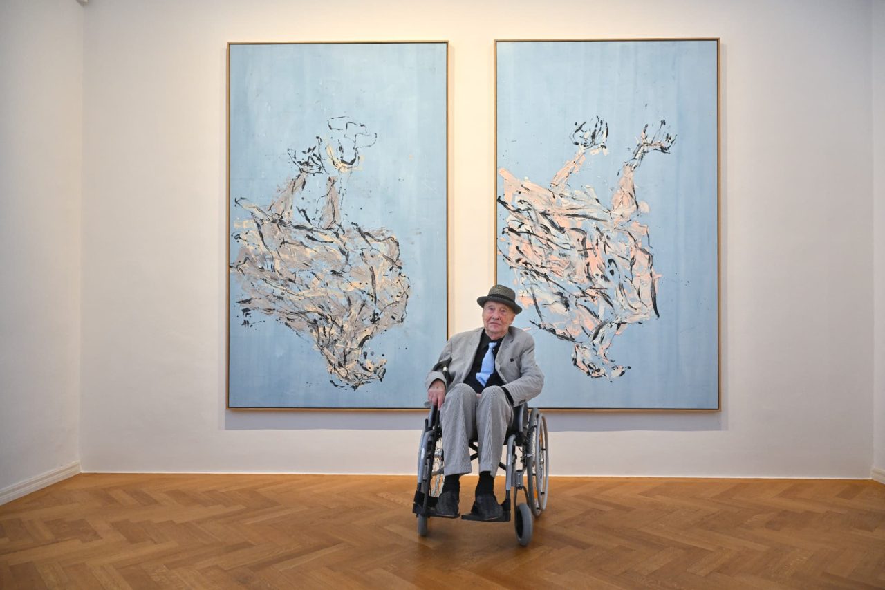 オーストリア・ザルツブルクのタデウス・ロパック・ホールで開催された個展「アドラー・バルフス」のオープニングに出席したゲオルク・バゼリッツ、2024年5月18日撮影。Photo: Kerstin Joensson/Getty Images