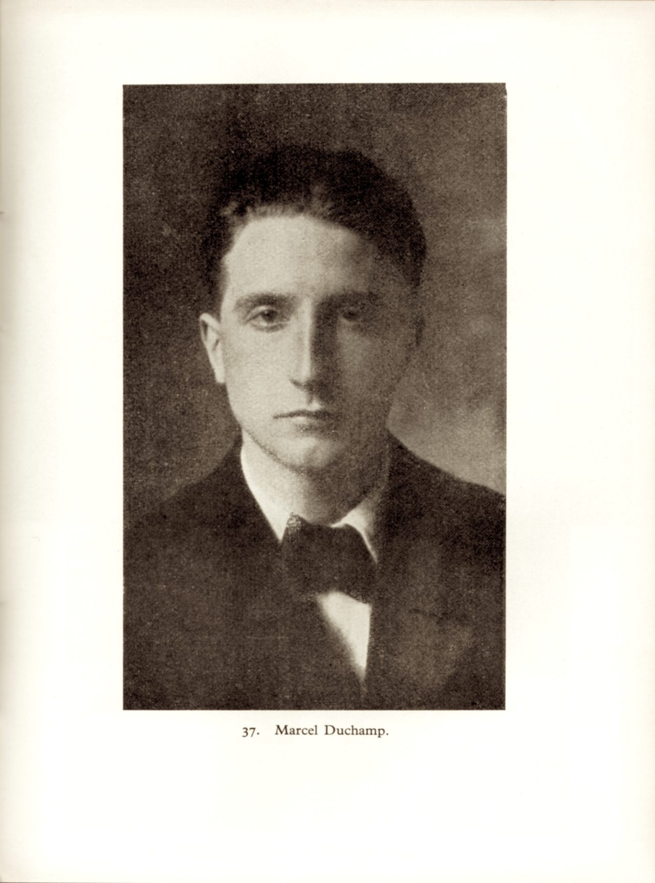 ギヨーム・アポリネールの著書『キュビスムの画家たち、美学的考察』（1913）に掲載されたマルセル・デュシャンの写真。Photo: Bridgeman Images