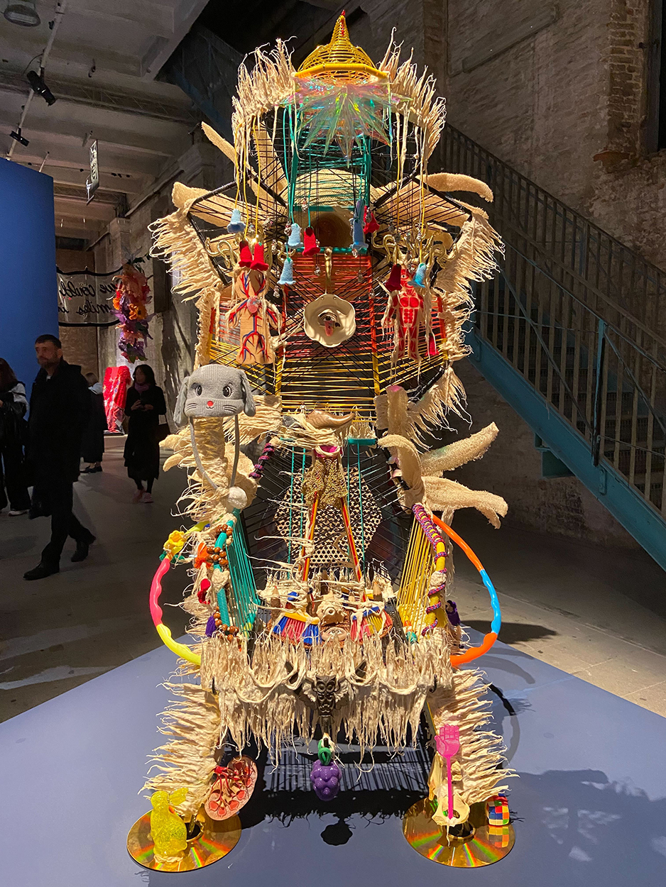 2026年ヴェネチア・ビエンナーレに出展されたグアダルーペ・マラビージャの作品。