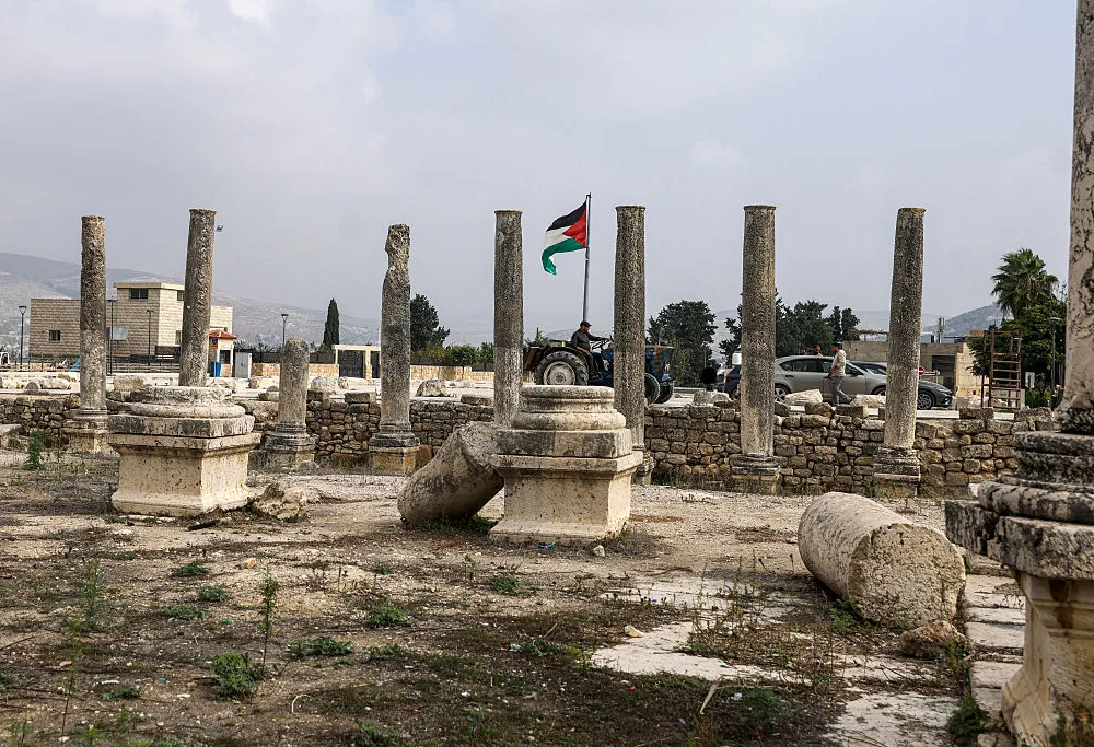 ヨルダン川西岸地区ナブルス西方に位置するセバスティアの考古遺跡。Photo: JAAFAR ASHTIYEH / AFP via Getty Images