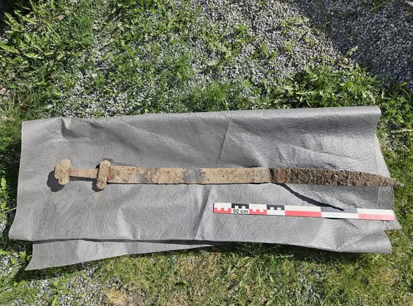 6歳児が校外学習中に「1300年前の剣」を発見。ヴァイキング黎明期を伝える貴重な遺物