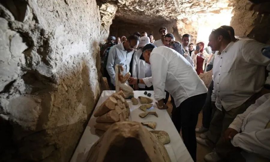 猫のミイラに彩色木棺、そして“未知の肩書き”も──3500年前のルクソール墓地群で発見相次ぐ