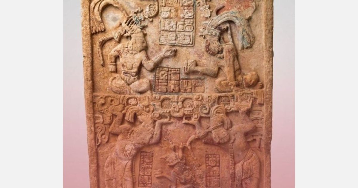 マヤ戦士像　石製 マヤ文明の石板、アメリカがメキシコに誤返還？──直後にグアテマラが
