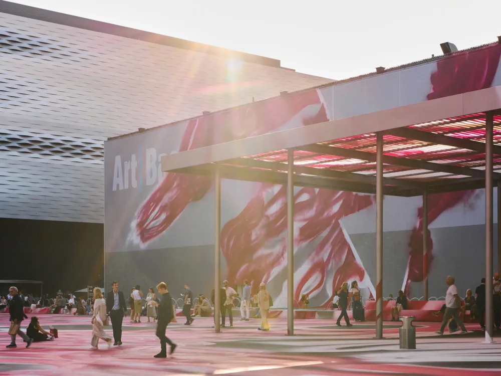 アート・バーゼルの会場風景。Photo: Courtesy of Art Basel