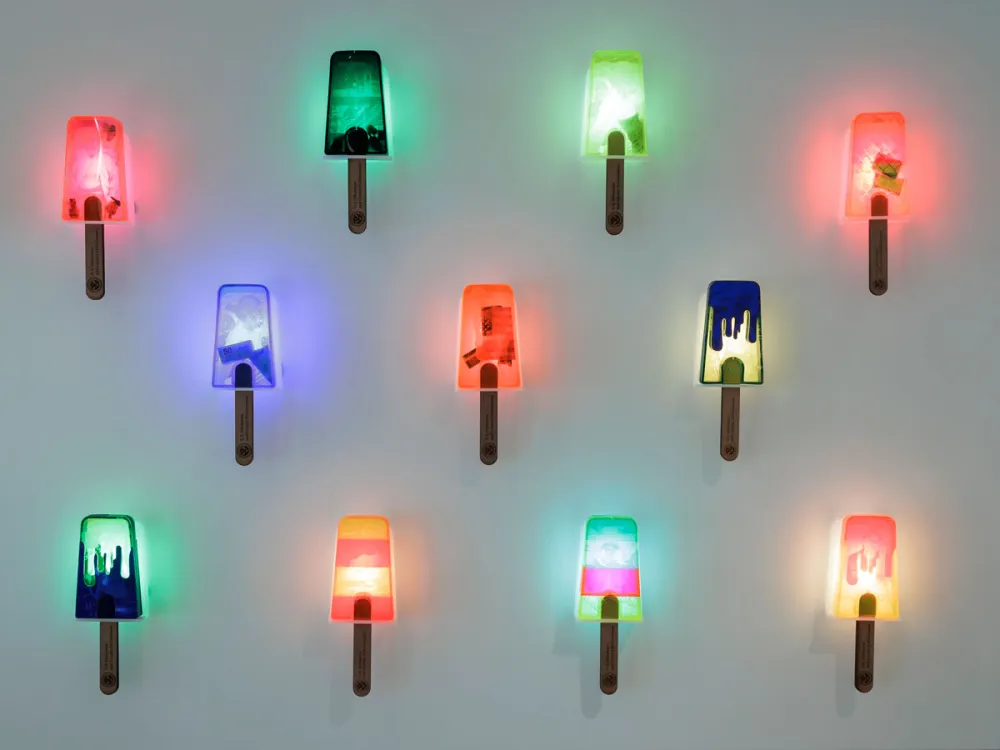 ビクター・“Marka27”・キニョネス《I.C.E. SCREAM》(2024) Photo: Tim Correira/Courtesy Boston University Art Galleries