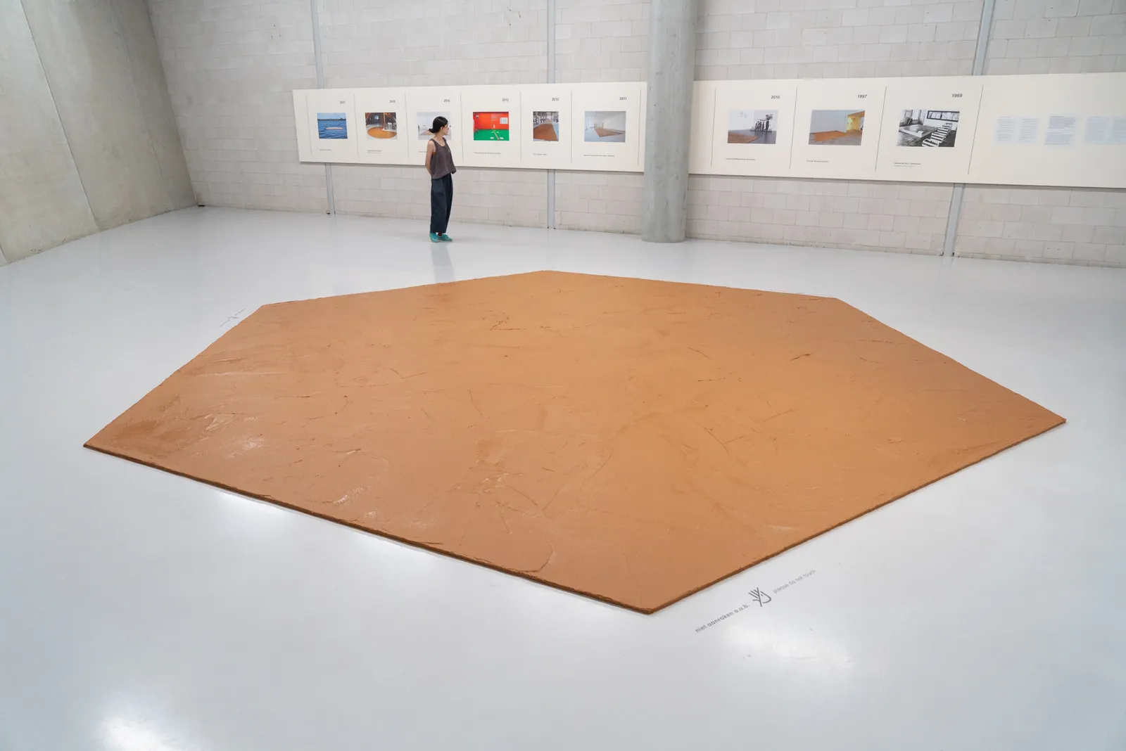 ウィム・T・シッパーズ《Pindakaasvloer》（1969） Photo: Museum Boijmans Van Beuningen. © Raaf Blanker