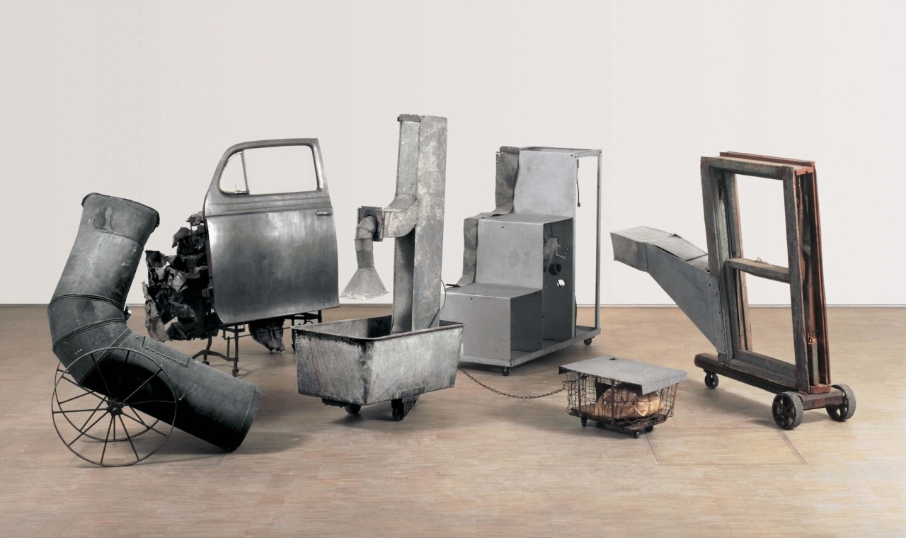 ロバート・ラウシェンバーグ《Oracle》（1962-65）　Photo: Collection of the Museé National d'Art Moderne, Centre Georges Pompidou, Paris. Digital image courtesy of the Robert Rauschenberg Foundation. Artwork copyright © Robert Rauschenberg Foundation/Artists Rights Society (ARS) New York