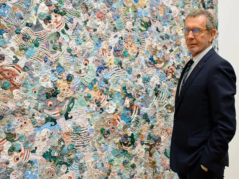 メトロポリタン美術館のジョン・ガリアーノ展に批判相次ぐ。ペース創業者も寄贈見直しを示唆
