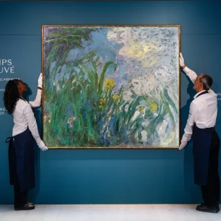 モネ晩年の大作《アイリス》が約100年を経て初公開。予想落札価格54億