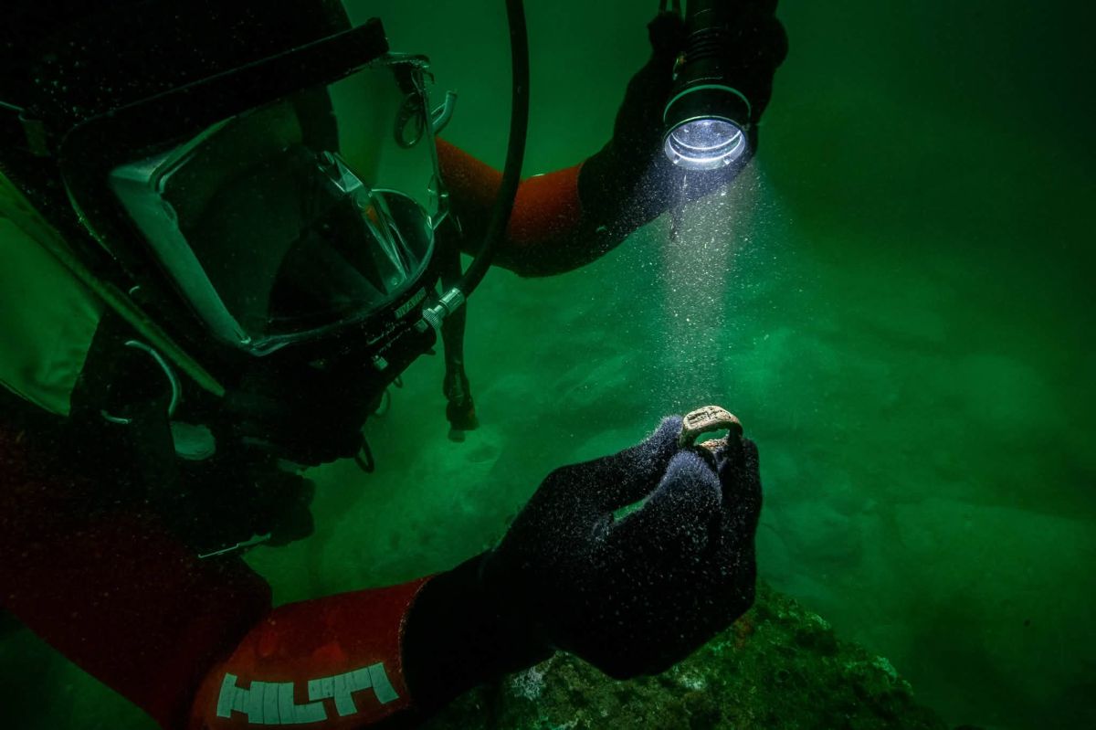海中遺跡から古代の「指輪型ハンコ」を発見──印面から浮かび上がる「アレクサンドリアの大灯台」
