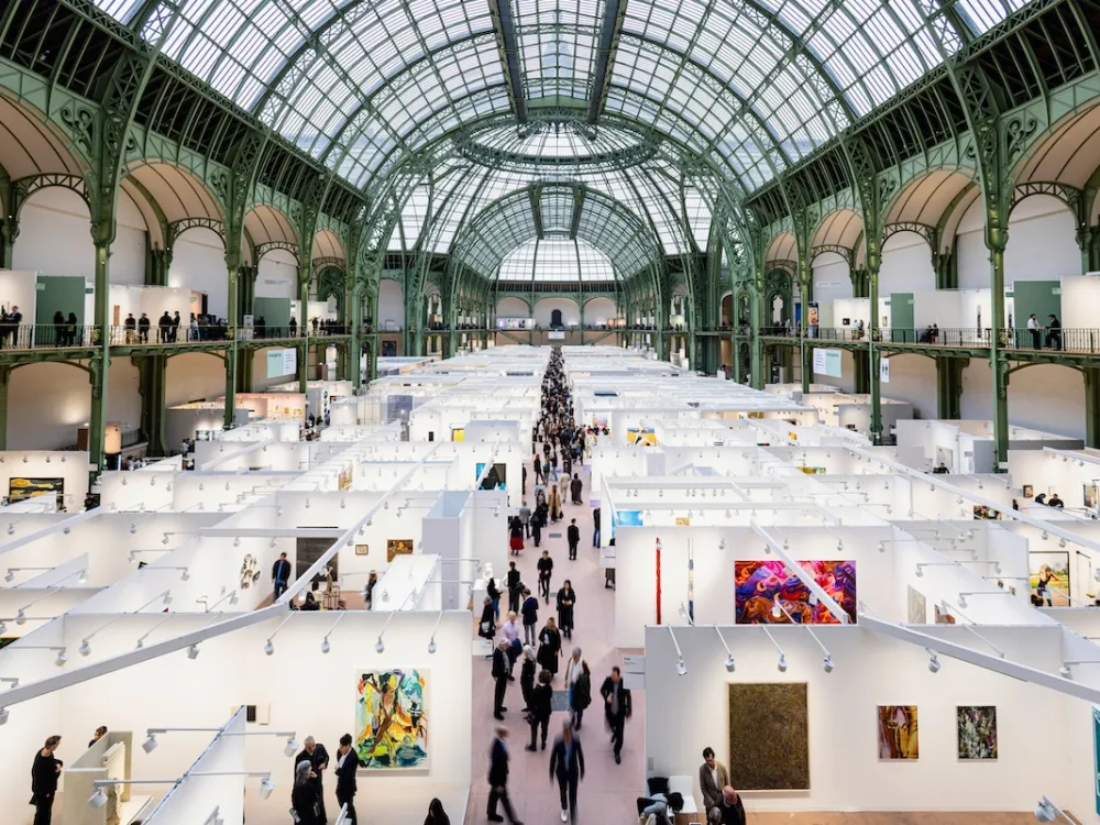 アート・バーゼル・パリの会場風景。Photo: Courtesy of Art Basel